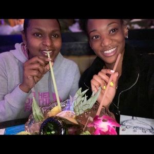 Meet your Posher, Dee